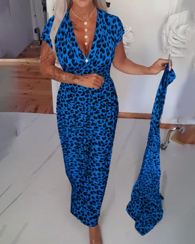 Freya™ | Elegant dress with leopard print and V-neck