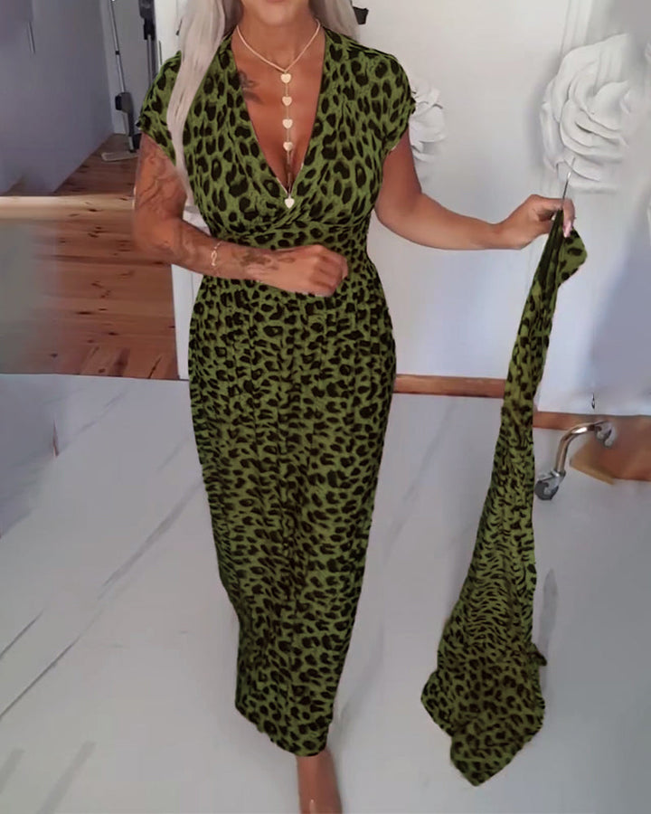 Freya™ | Elegant dress with leopard print and V-neck