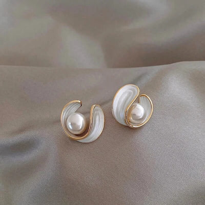Luxury Earrings of White Opal with Pearls in Gold