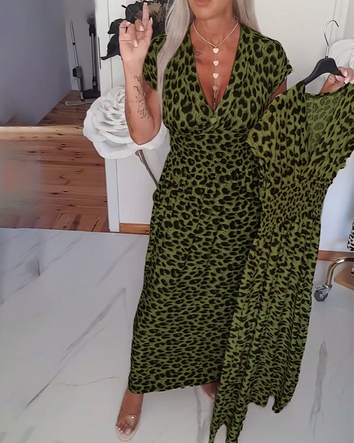 Freya™ | Elegant dress with leopard print and V-neck