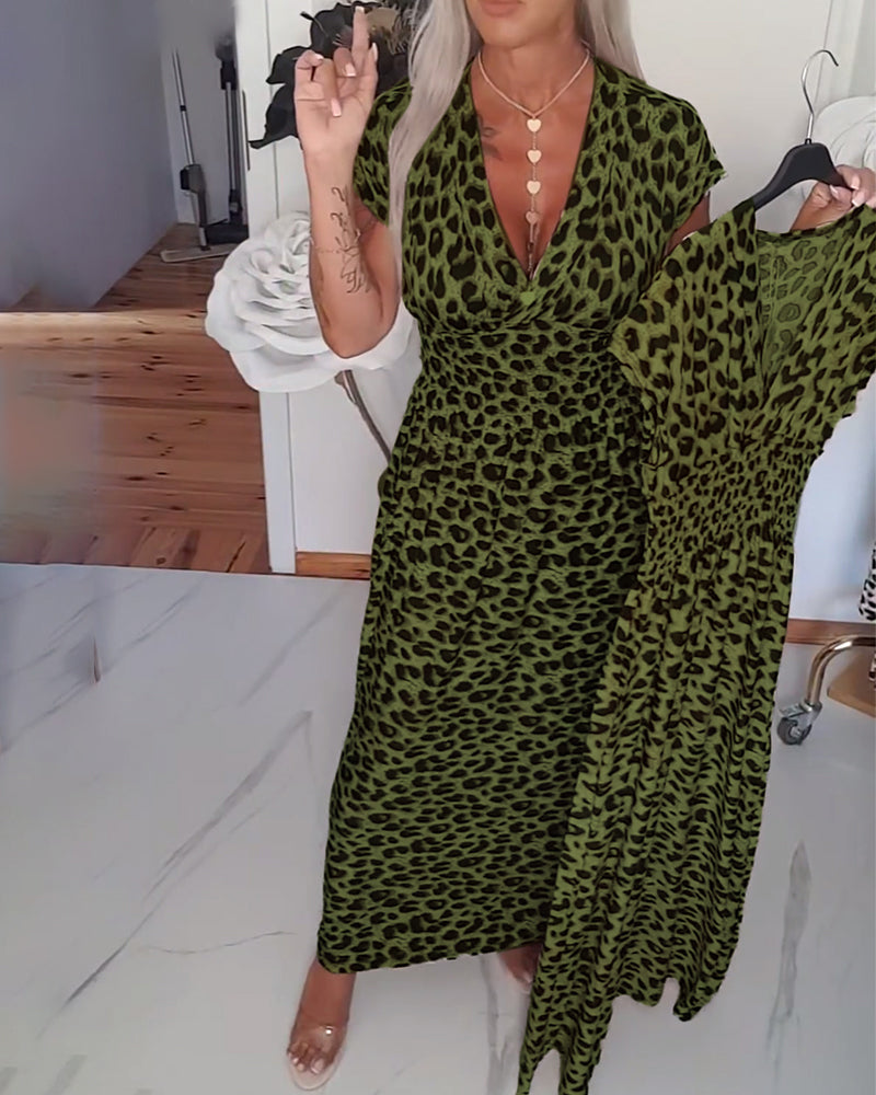Freya™ | Elegant dress with leopard print and V-neck