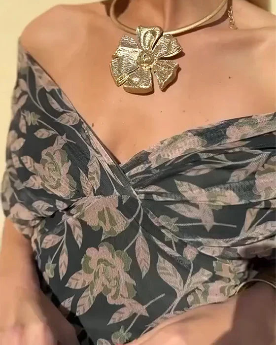 Julieta™ | Elegant Dress with V-Neck and Off-Shoulder Design