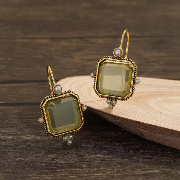 Maeble Vintage earrings with green stone and pearl