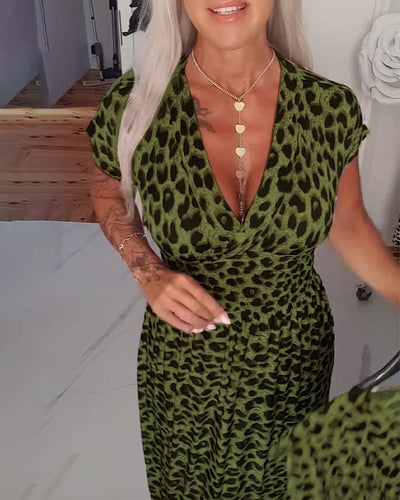 Freya™ | Elegant dress with leopard print and V-neck