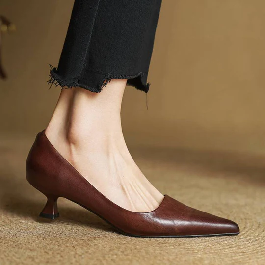 Alovi™ | Neckline in Genuine Leather