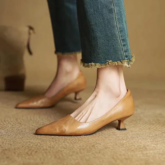 Alovi™ | Neckline in Genuine Leather
